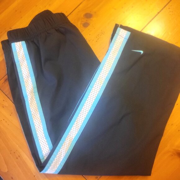 Nike Capris Length Workout Pants - Size M - Picture 6 of 8